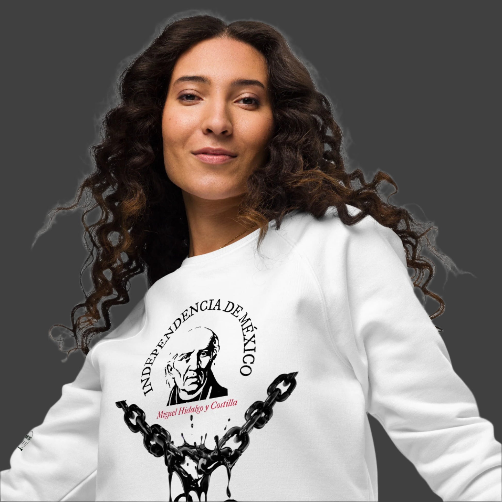 Miguel Hidalgo organic raglan sweatshirt in smiling woman