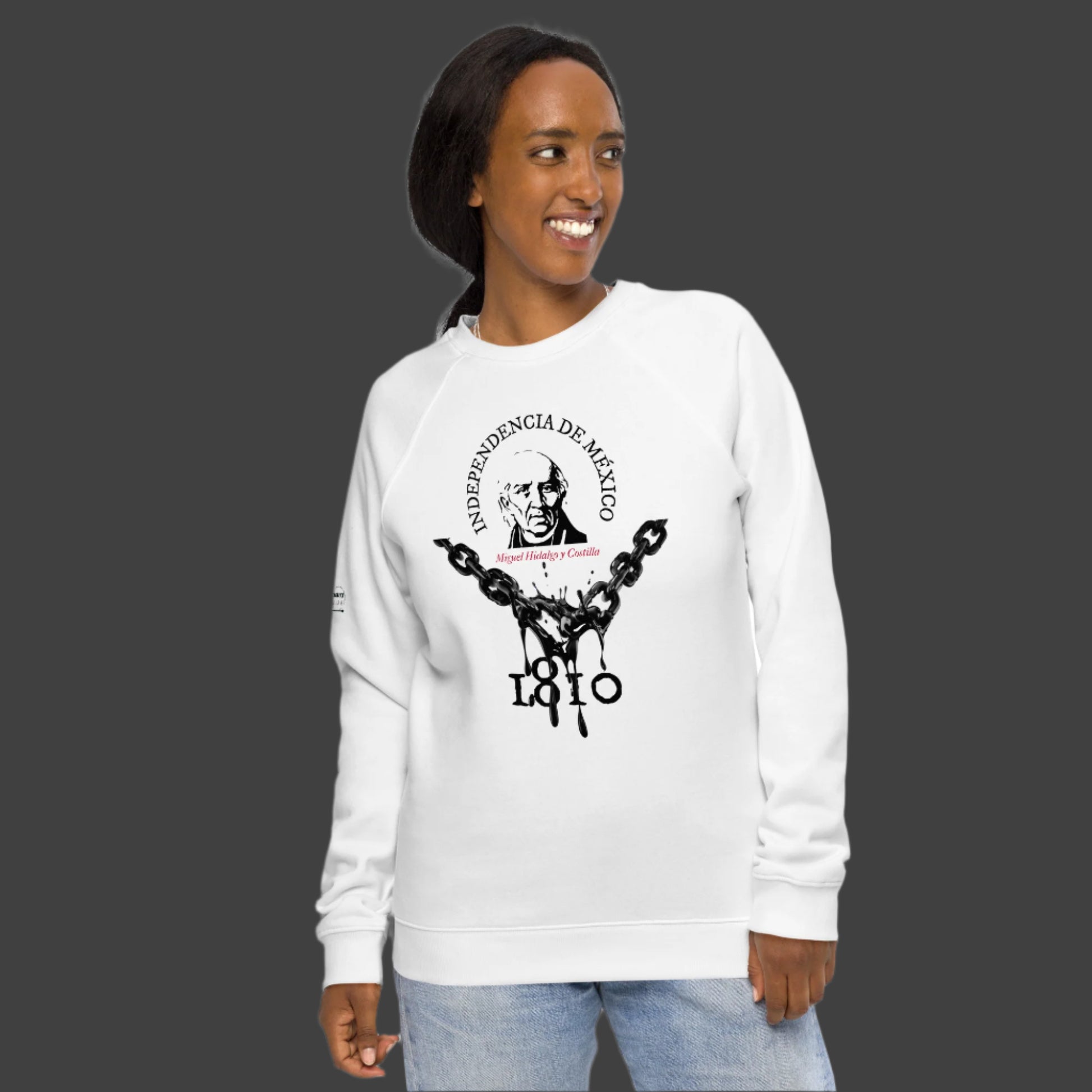 Miguel Hidalgo organic raglan sweatshirt in smiling woman, front view